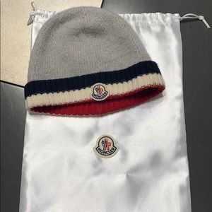 Moncler kids hat size XS